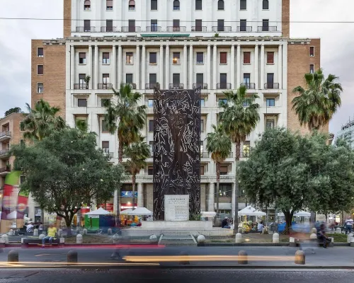 Boutique Hotel Piazza Carità โรงแรมใกล้ควอเตียรี สปาญโญลี