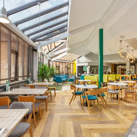 Holiday Inn LEAMINGTON SPA - WARWICK by IHG Отели рядом с достопримечательностью «Бизнес-парк Stoneleigh Park»
