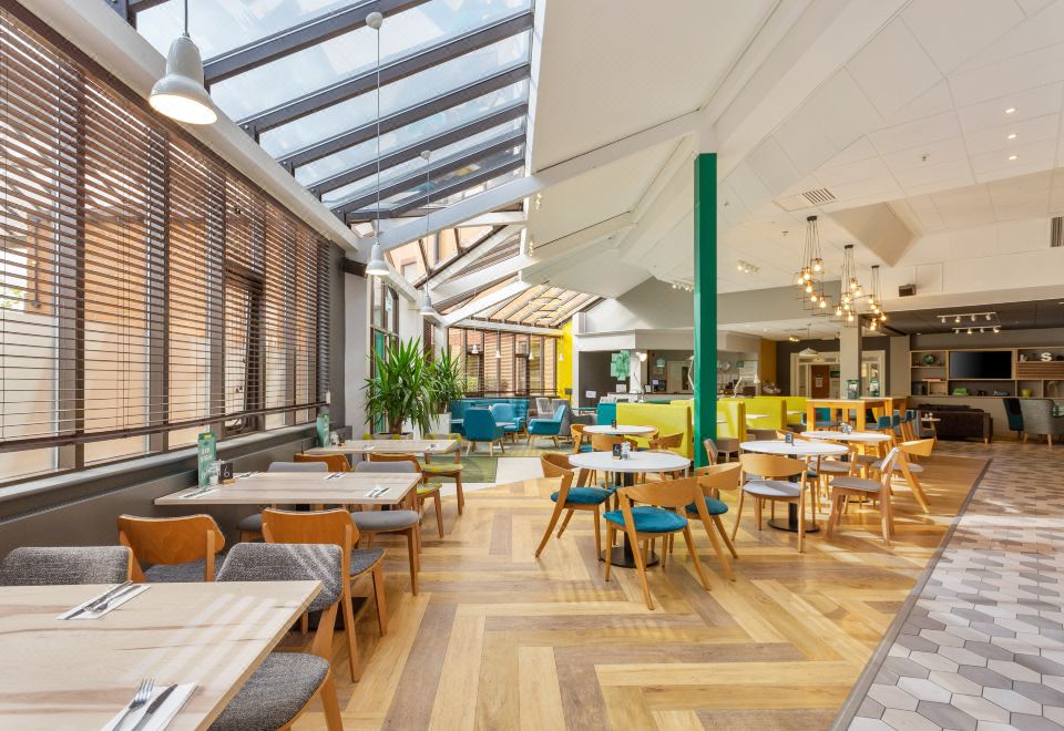 Holiday Inn Leamington Spa / Warwick Over view