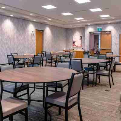 Hilton Garden Inn Sudbury Dining/Meeting Rooms