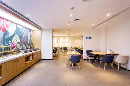 HanTing Hotel (Yaohu Shida Branch,Nanchang Taizidian Subway Station Shida Branch)) Отели рядом с достопримечательностью «Jiangxi Modern Polytechnic College»