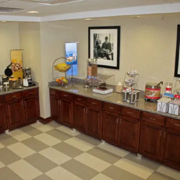 Hampton Inn & Suites Norfolk-Airport