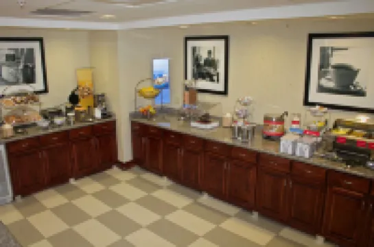 Hampton Inn & Suites Norfolk-Airport