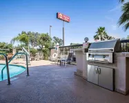 Days Inn by Wyndham Blythe - piscina