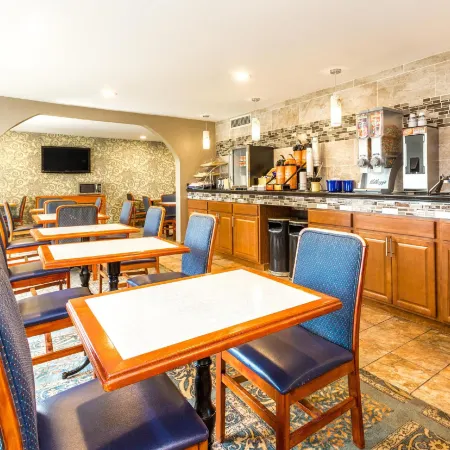 Days Inn by Wyndham Florence Cincinnati Area
