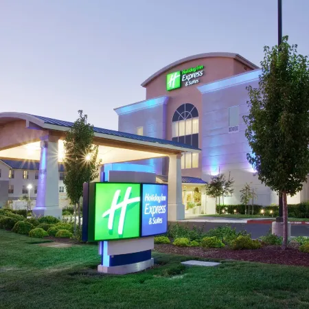 Holiday Inn Express & Suites SACRAMENTO AIRPORT NATOMAS by IHG Отели рядом с достопримечательностью «Арена Арко»
