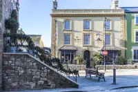 Top Joe's Townhouse Hotels near Old School Garden, Llanteg