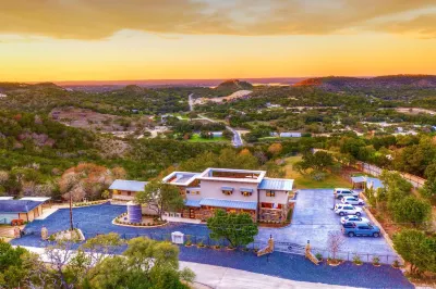 Luxury Hill Country Villa with Pool-Hot Tub-Views