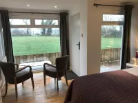 Tor Rooms Hotels near Wingham Wildlife Park