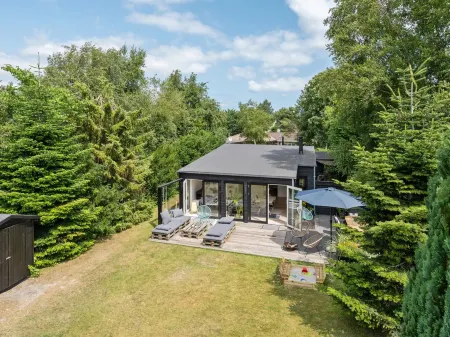 "Edin" - 400m from the Sea