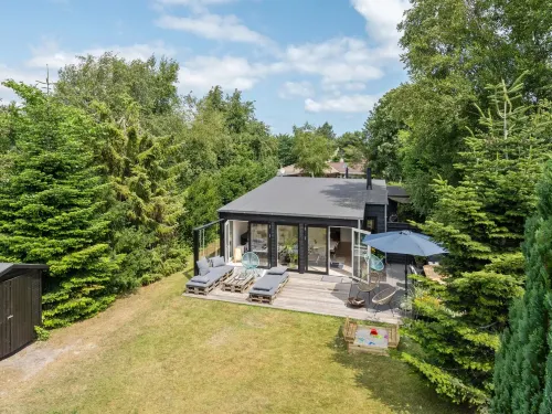 "Edin" - 400m from the Sea