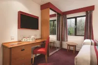 Ramada by Wyndham Cambridge Hotel di Boxworth