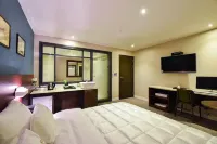 Two Heart Hotel Gimhae Waterpark