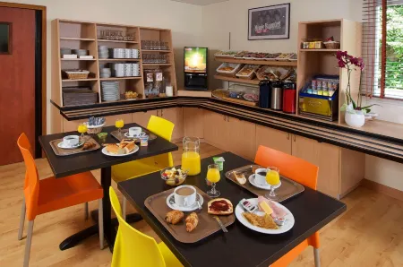 Kyriad Quimper - Pont-l'Abbé Отели в г. Пон-л'Аббе