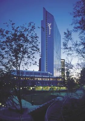 Radisson Blu Plaza Hotel, Oslo Hotel dekat Domus Academica