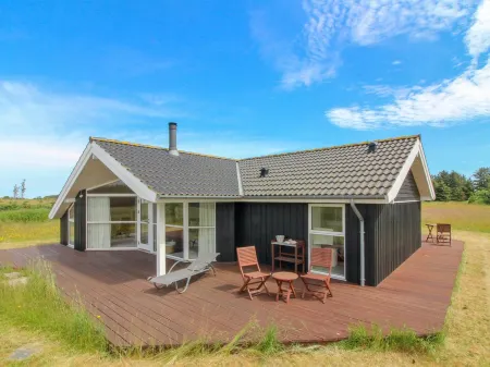 "Bengt" - 1km from the Sea