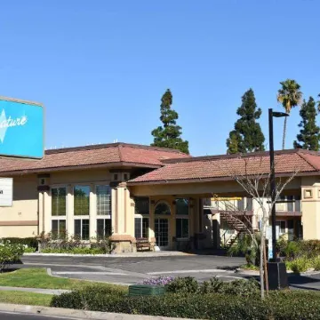 Signature Anaheim Maingate