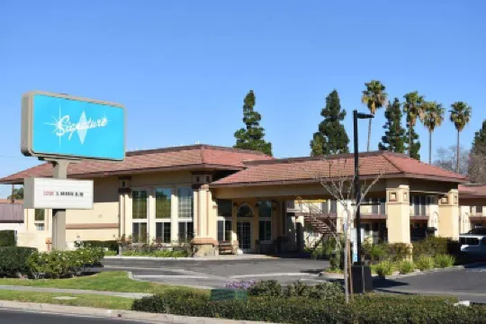 Signature Anaheim Maingate Hotels near Disneyland Park California