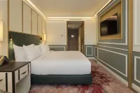 The Emerald House Lisbon, Curio Collection by Hilton - balcony