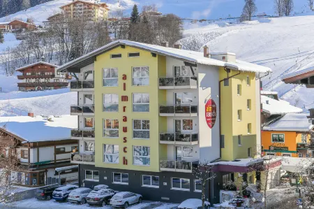 Hotel Almrausch Отели в г. Hinterglemm