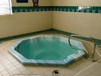 Lavissh Inn and Suites ワットコムのホテル