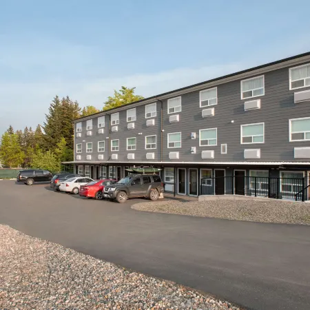 Days Inn by Wyndham 100 Mile House