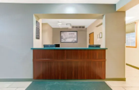 Super 8 by Wyndham Gurnee