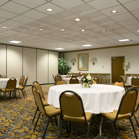 Days Inn by Wyndham Sidney Oh
