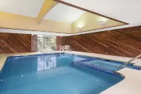 Super 8 by Wyndham Wausau - Pools