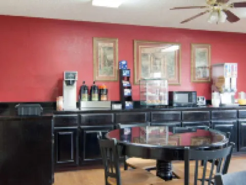 Econo Lodge Pine Bluff Hotels in Pine Bluff