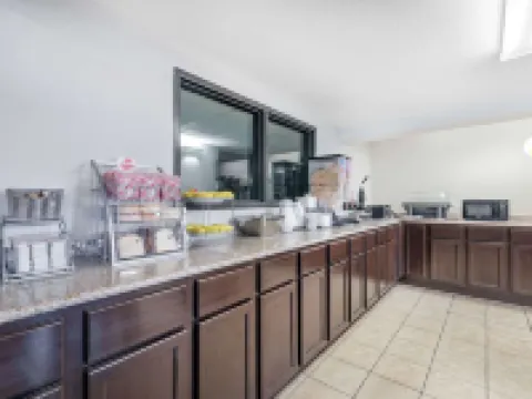 Super 8 by Wyndham Pierre SD Hotels in Pierre