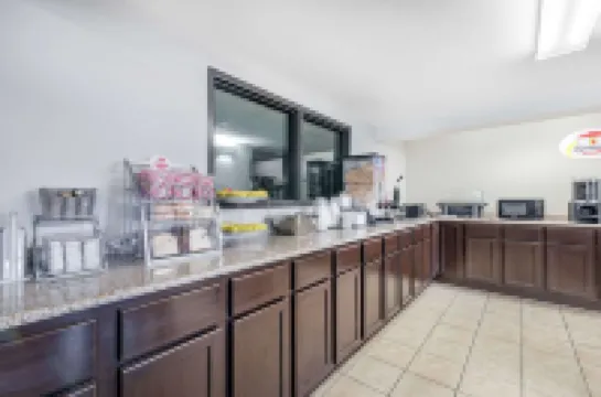 슈퍼 8 바이 윈덤 피어 SD