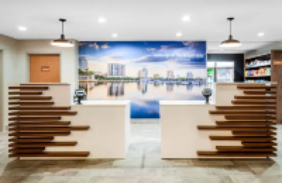 La Quinta Inn & Suites by Wyndham St. Petersburg Northeast