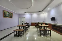 Urbanview Hotel Mutiara Persada Syariah Majalengka by RedDoorz Hotel di Kasokandel