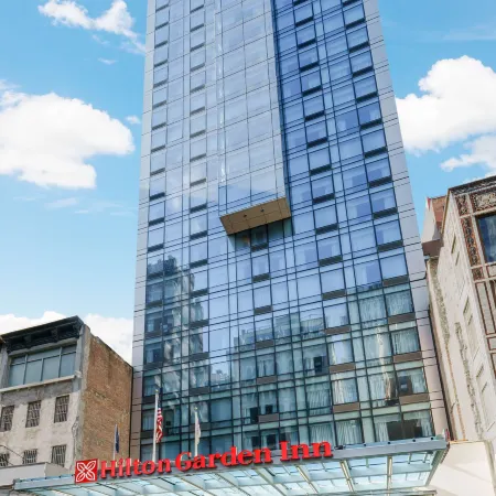 Hilton Garden Inn New York Times Square North Отели рядом с достопримечательностью «Манхэттен»