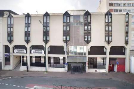 Kyriad Paris Est - Bois de Vincennes Отели в г. Шарантон-ле-Пон