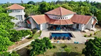 The Beach House by Kay Jay Hotels