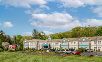 Best Western Plus New England Inn  Suites
