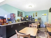 Days Inn by Wyndham Douglasville-Atlanta-Fairburn Road - Breakfast
