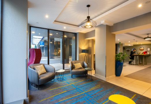 시티 슬리퍼 앳 로열 내셔널 호텔 객실