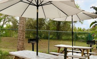 Home Inn & Suites Orlando-Apopka - Housity