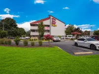 Red Roof Plus+ Nashville Airport Hoteles cerca del Aeropuerto Internacional de Nashville