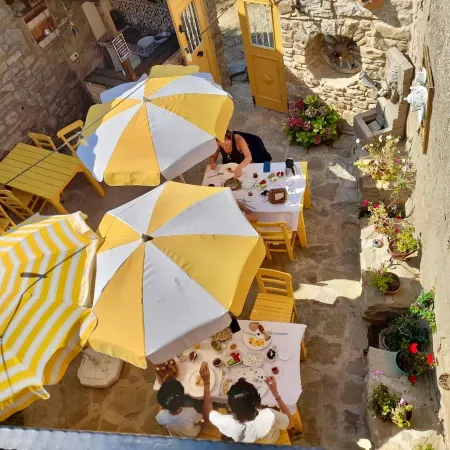 Sari KEÇİ TAŞ Otel