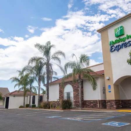 Holiday Inn Express OAKDALE by IHG