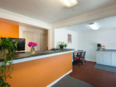 エコノ ロッジ リー - グレート バリントン リーのホテル