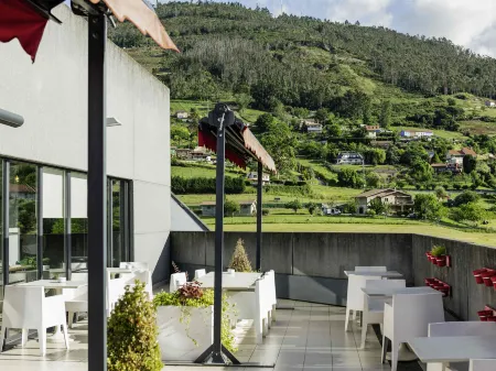 Ibis Oviedo Отели рядом с достопримечательностью «Church of Santa María de la Corte»