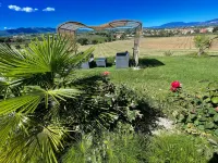 Apt 3. Infinity Pool, Extensive Grounds with Shrubs + Flowers, Jacuzzi. Sleeps 4