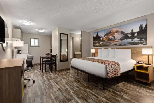 Days Inn by Wyndham Lakewood South Tacoma