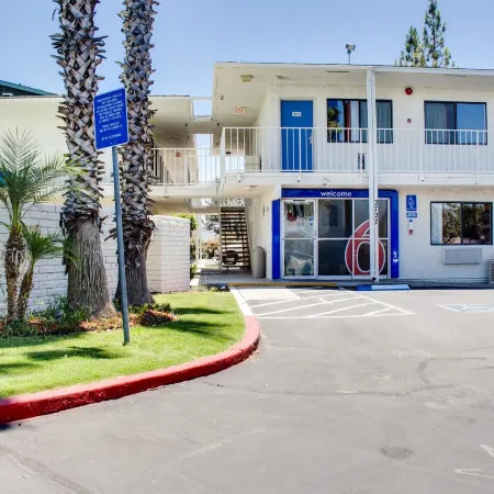 Motel 6 Bakersfield, CA - South