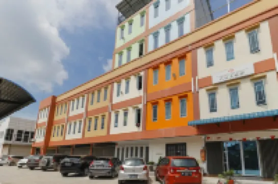 RedDoorz @ Nagoya Indah Batam Hotel dekat Jalan Bawah Tj. Uma